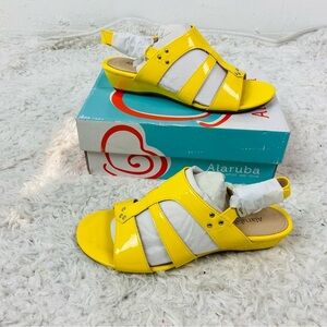 NIB Alaruba Yellow Patent Leather sling back Sandals size 7